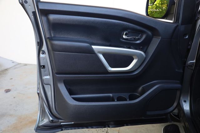 2017 Nissan Titan SV - 23030868 - 10