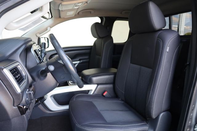 2017 Nissan Titan SV - 23030868 - 12