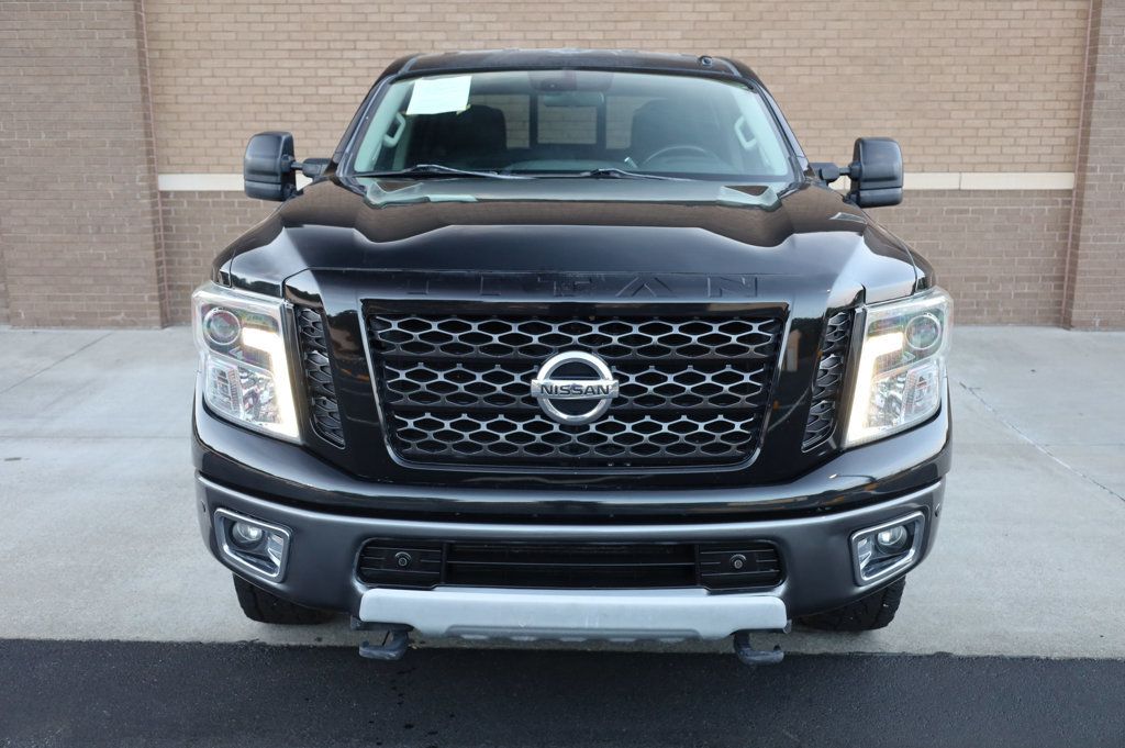 2017 Nissan Titan Crew Cab PRO-4X photo 3