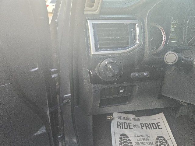 2017 Nissan Titan XD 4x4 Diesel Crew Cab SV - 22954404 - 11