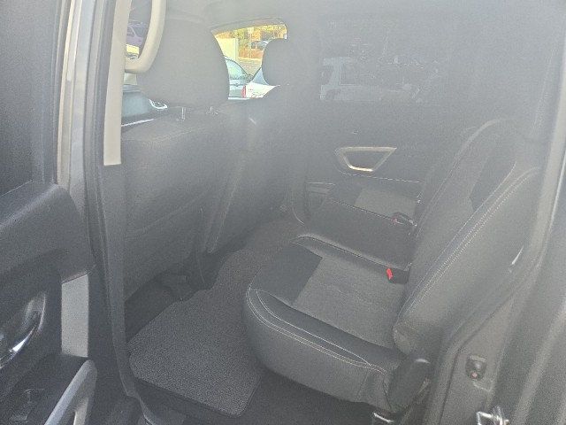 2017 Nissan Titan XD 4x4 Diesel Crew Cab SV - 22954404 - 13