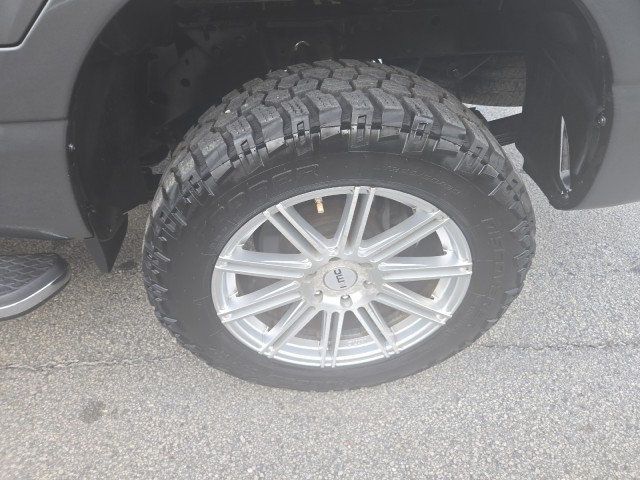 2017 Nissan Titan XD 4x4 Diesel Crew Cab SV - 22954404 - 18