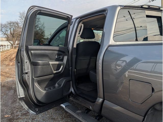 2017 Nissan Titan XD 4x4 Diesel Crew Cab SV - 22970611 - 9