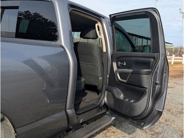 2017 Nissan Titan XD 4x4 Diesel Crew Cab SV - 22970611 - 11