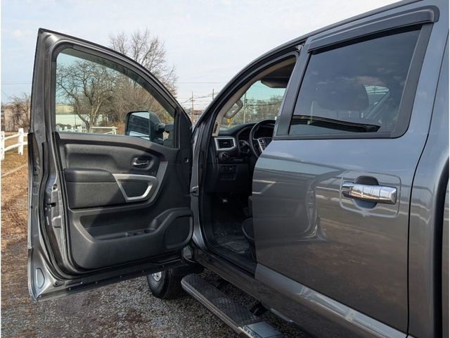 2017 Nissan Titan XD 4x4 Diesel Crew Cab SV - 22970611 - 8