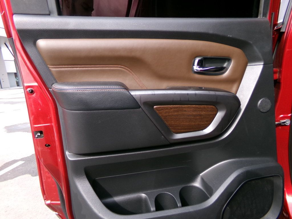 2017 Nissan Titan XD 4x4 Gas Crew Cab Platinum Reserve - 22973937 - 9