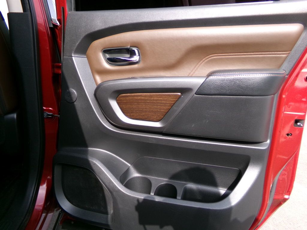 2017 Nissan Titan XD 4x4 Gas Crew Cab Platinum Reserve - 22973937 - 12