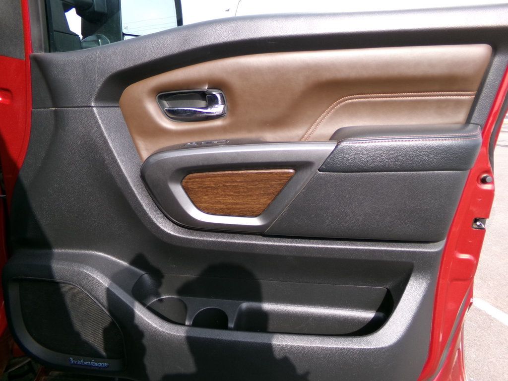 2017 Nissan Titan XD 4x4 Gas Crew Cab Platinum Reserve - 22973937 - 13