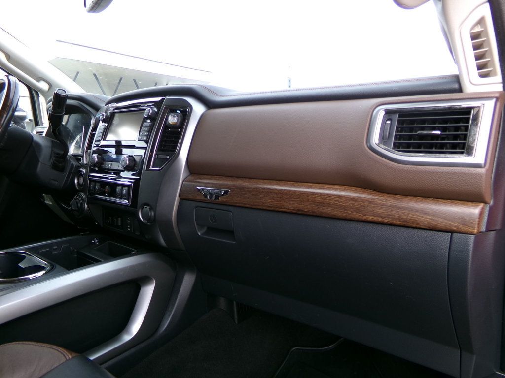 2017 Nissan Titan XD 4x4 Gas Crew Cab Platinum Reserve - 22973937 - 14