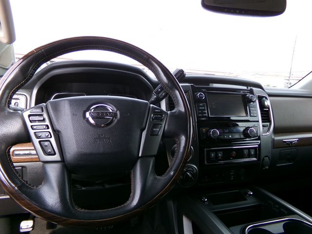 2017 Nissan Titan XD 4x4 Gas Crew Cab Platinum Reserve - 22973937 - 17