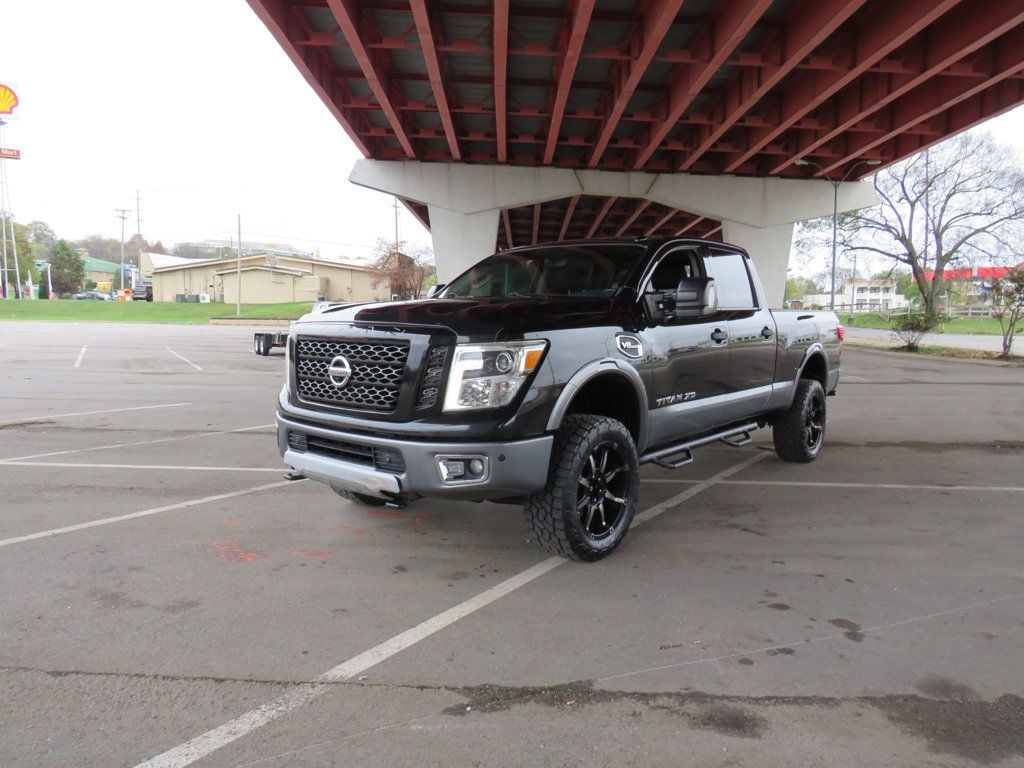 2017 Nissan Titan XD 4x4 Gas Crew Cab PRO-4X - 22672714 - 0