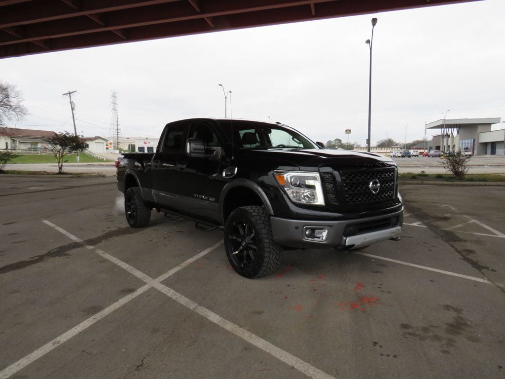 2017 Nissan Titan XD 4x4 Gas Crew Cab PRO-4X - 22672714 - 2