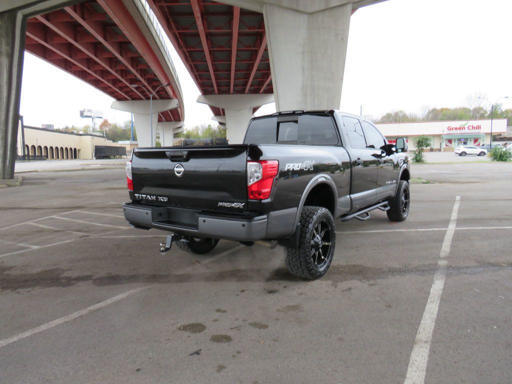 2017 Nissan Titan XD 4x4 Gas Crew Cab PRO-4X - 22672714 - 4