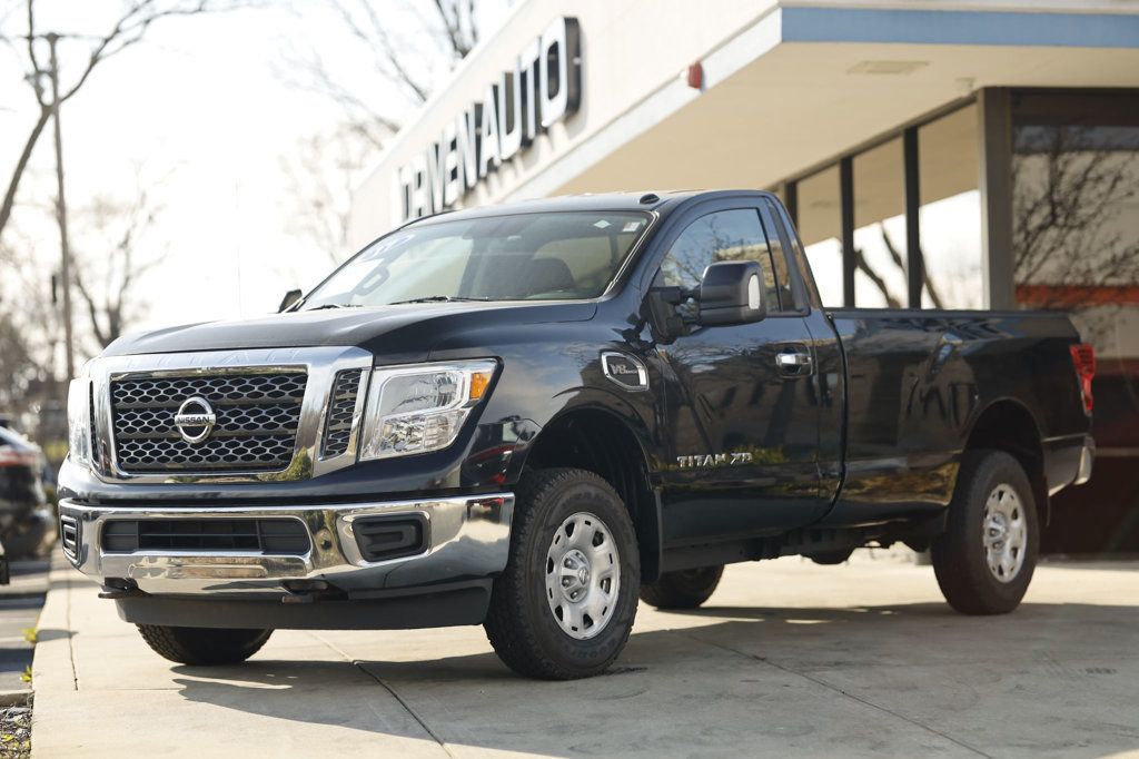 2017 Nissan Titan SV photo 4