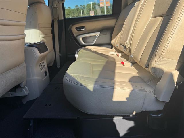2017 Nissan Titan XD SL - 22967708 - 32