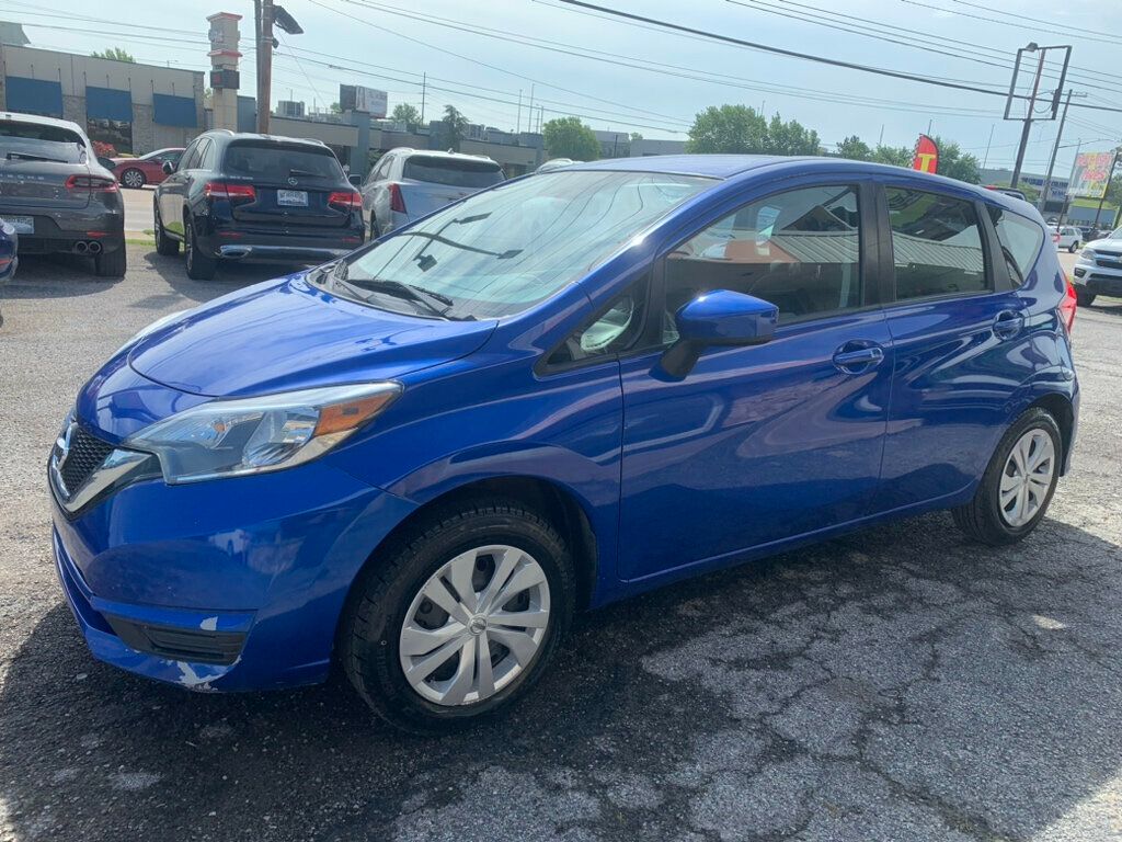 2017 Nissan Versa Note SV Sedan photo 3