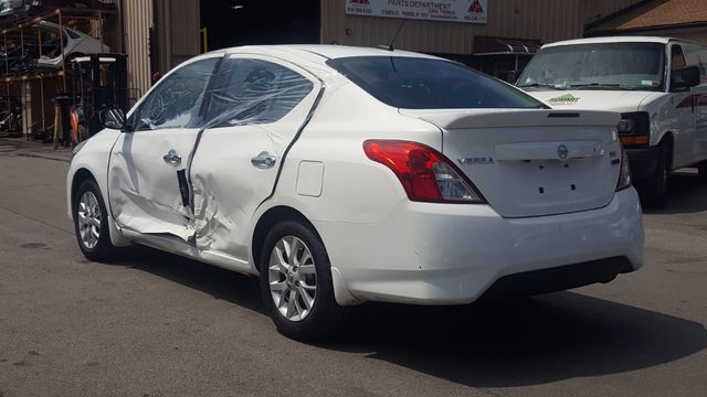 2017 Nissan Versa Sedan (Easy Fix) SV Special Edition - 19201888 - 5