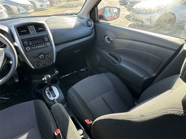 2017 Nissan Versa Sedan SV CVT - 22670635 - 25