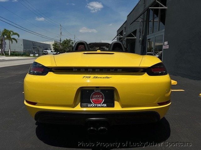 2017 Porsche Boxster photo 9