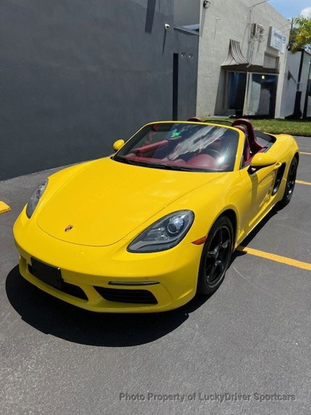 2017 Porsche Boxster photo 2