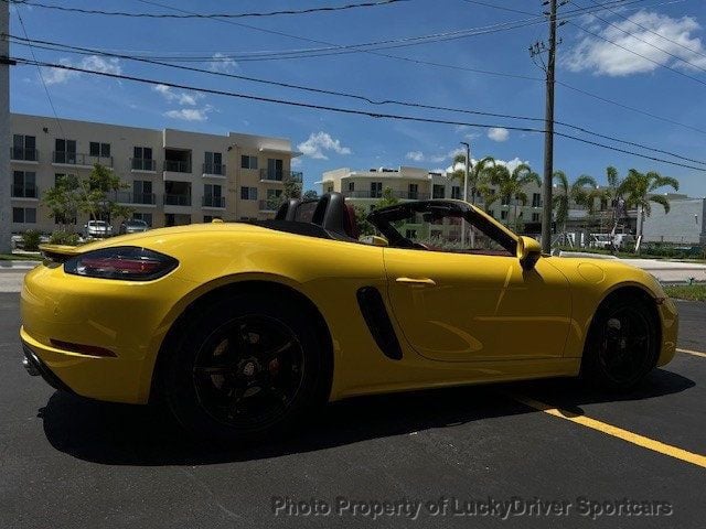 2017 Porsche Boxster photo 11