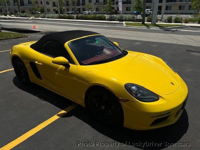 2017 Porsche Boxster photo 13