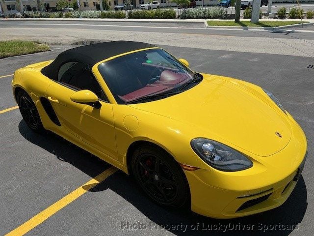 2017 Porsche Boxster photo 14