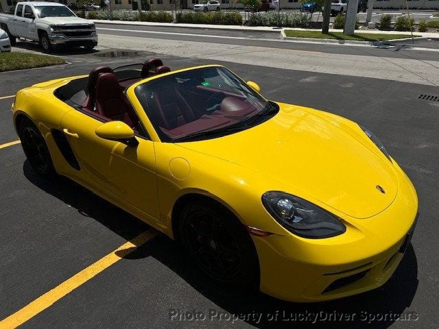2017 Porsche Boxster photo 15