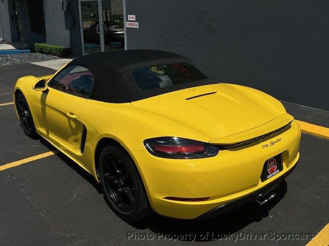 2017 Porsche Boxster photo 17