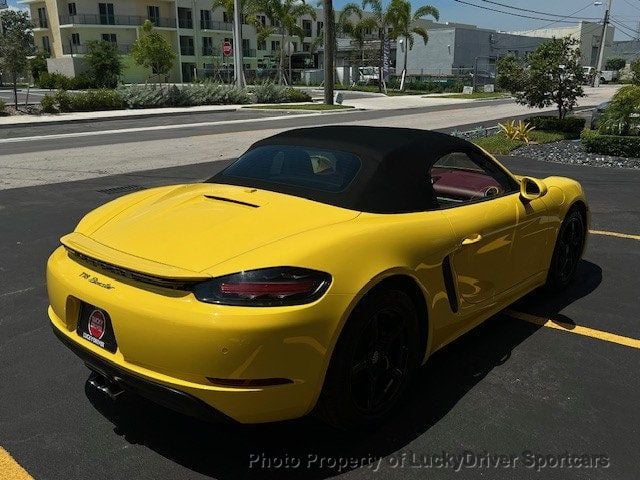 2017 Porsche Boxster photo 18
