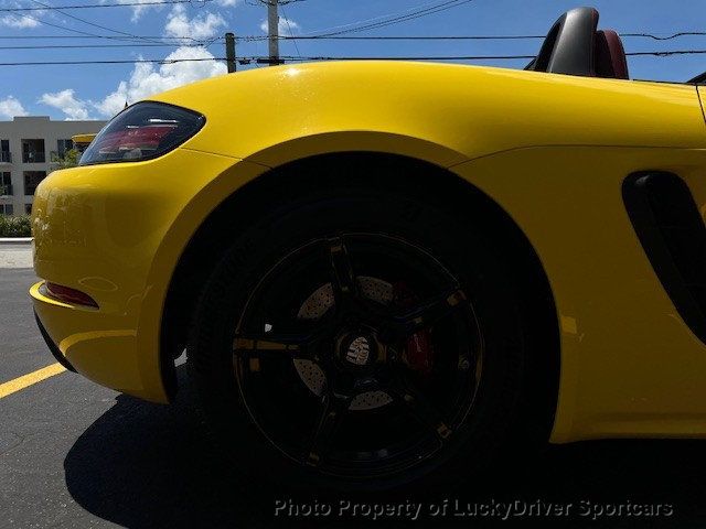 2017 Porsche Boxster photo 21