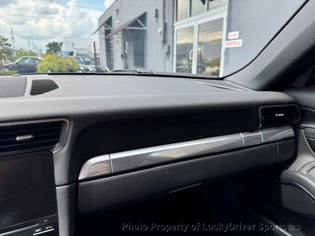 2017 Porsche 911 Carrera Coupe - 23041462 - 26