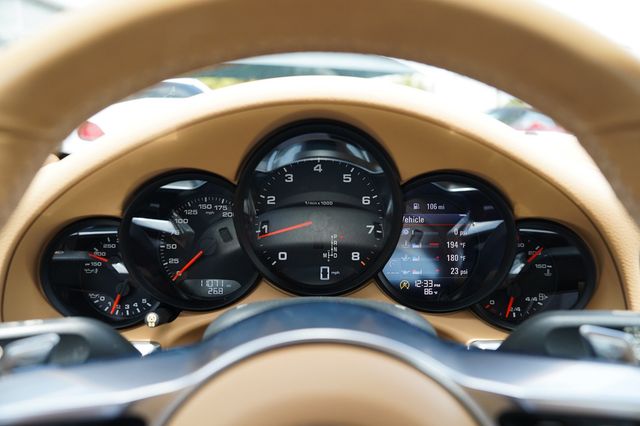 2017 Porsche 911 Carrera Coupe - 23056780 - 26