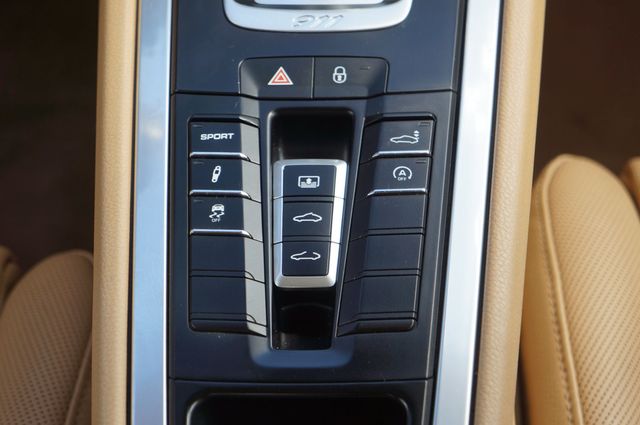 2017 Porsche 911 Carrera Coupe - 23056780 - 39