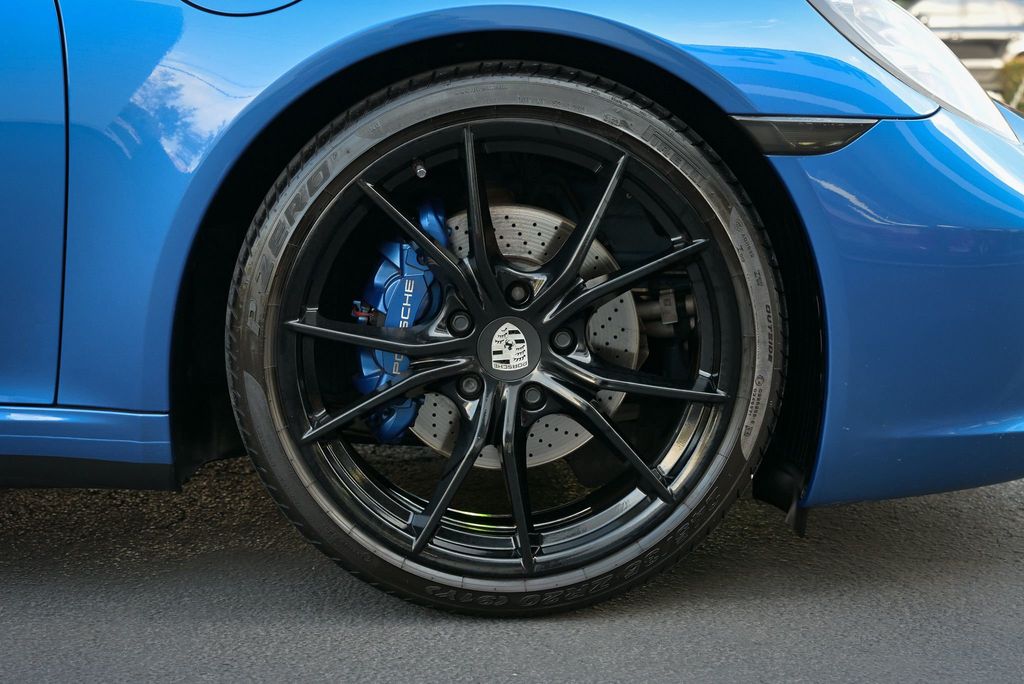 2017 Porsche 911 Carrera Coupe - 22987487 - 11