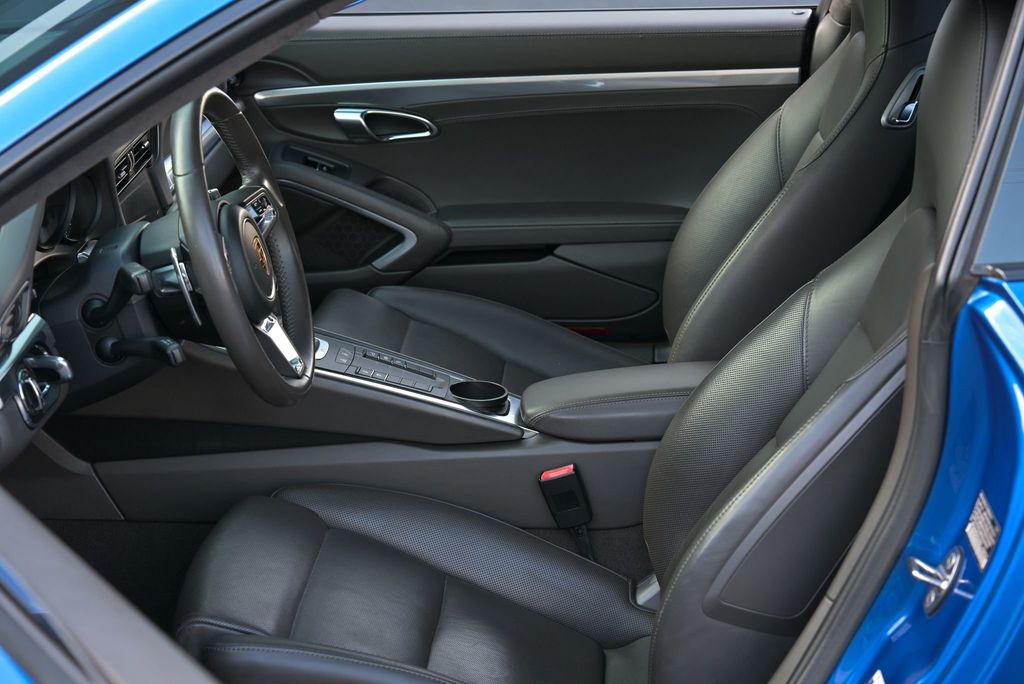 2017 Porsche 911 Carrera Coupe - 22987487 - 19