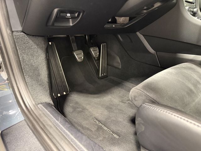 2017 Porsche 911 Carrera GTS Coupe - 23078282 - 22
