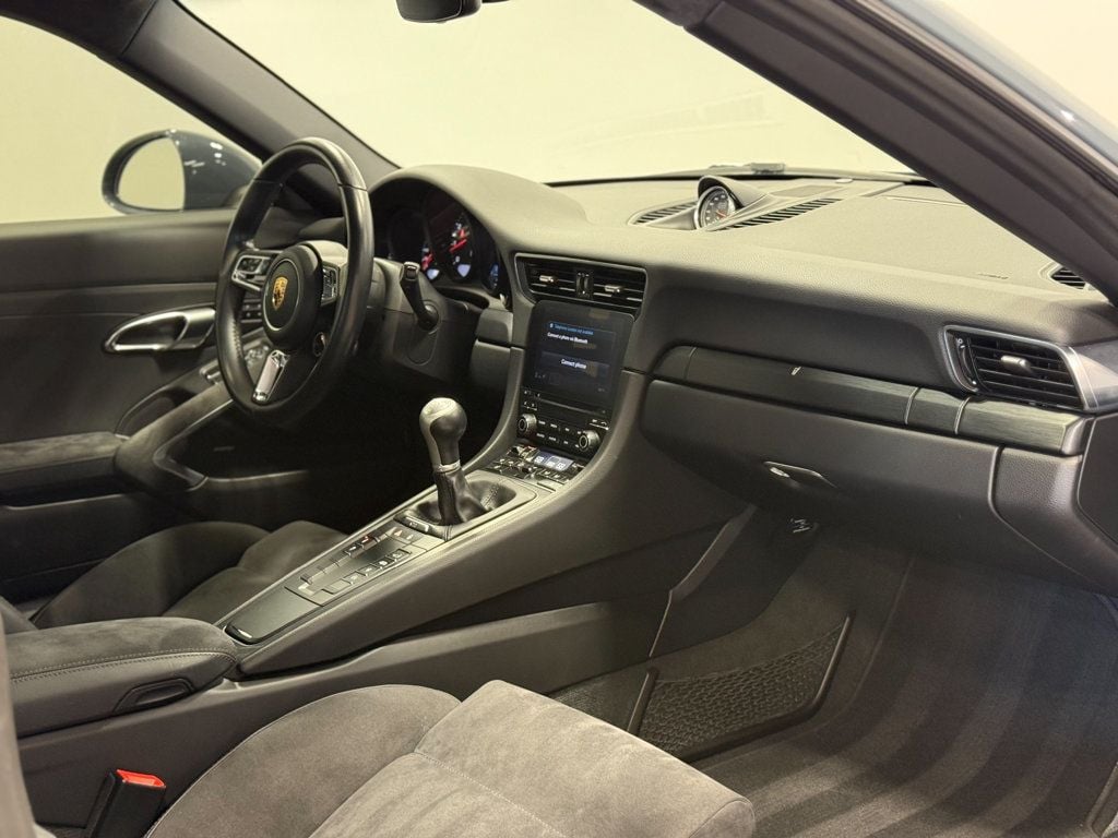 2017 Porsche 911 Carrera GTS Coupe - 23078282 - 53