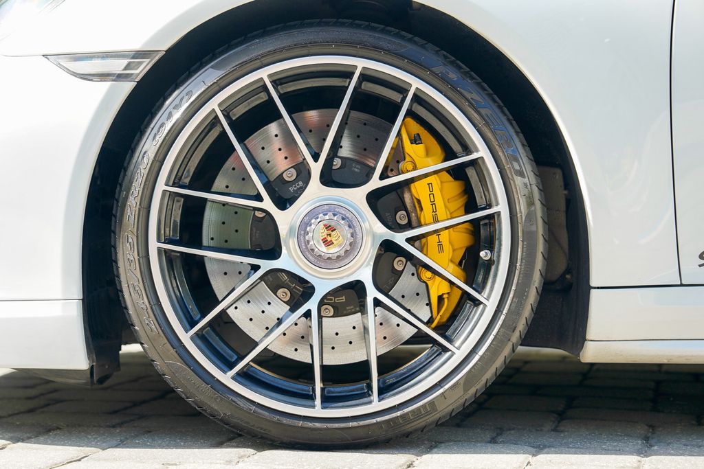 2017 Porsche 911 Turbo S Coupe - 23076160 - 11