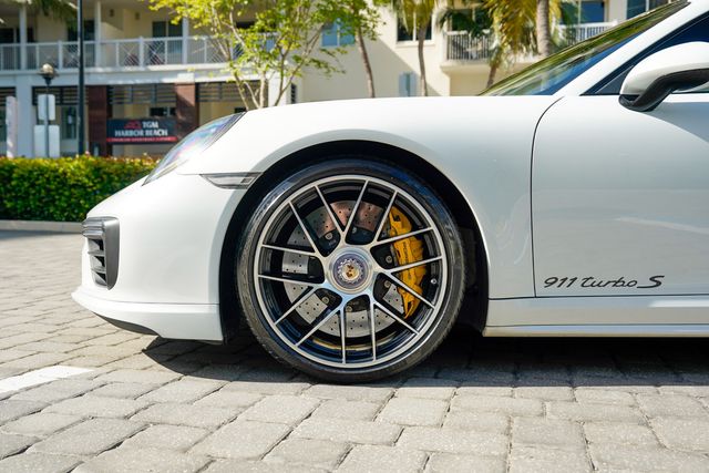 2017 Porsche 911 Turbo S Coupe - 23076160 - 13