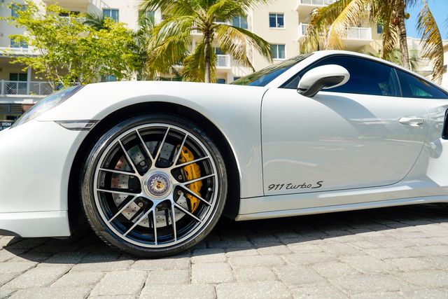 2017 Porsche 911 Turbo S Coupe - 23076160 - 14