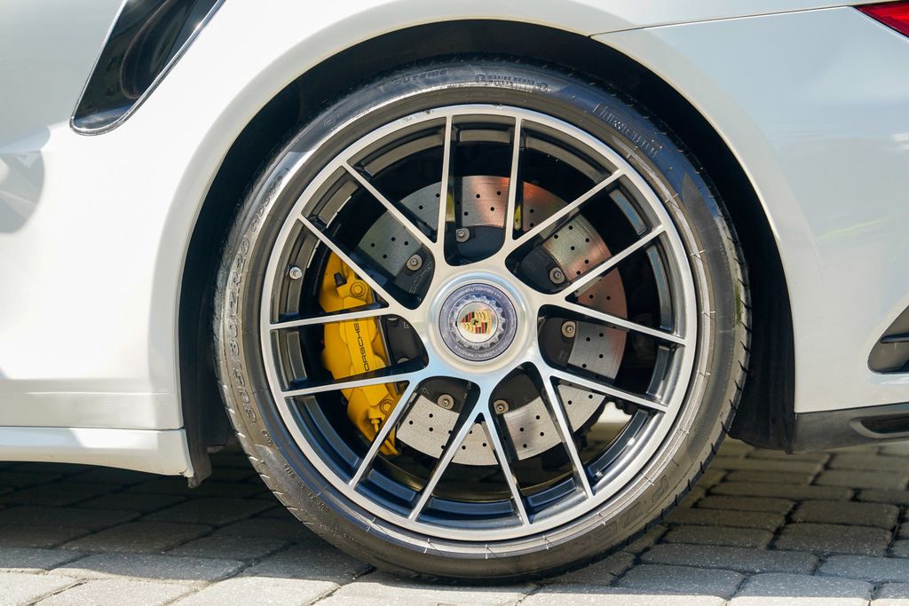 2017 Porsche 911 Turbo S Coupe - 23076160 - 16