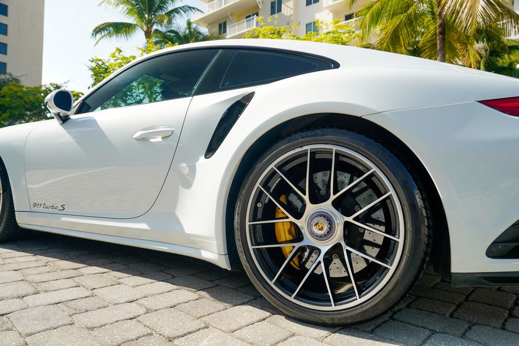 2017 Porsche 911 Turbo S Coupe - 23076160 - 19