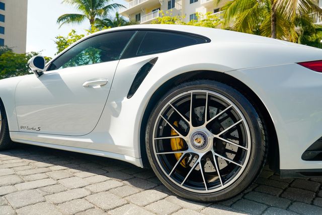 2017 Porsche 911 Turbo S Coupe - 23076160 - 19