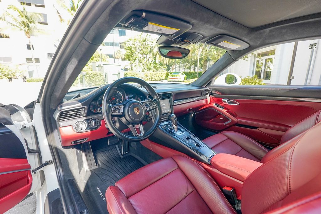 2017 Porsche 911 Turbo S Coupe - 23076160 - 2
