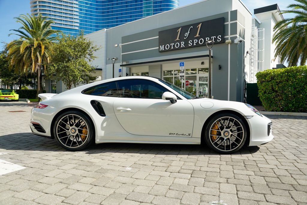 2017 Porsche 911 Turbo S Coupe - 23076160 - 31