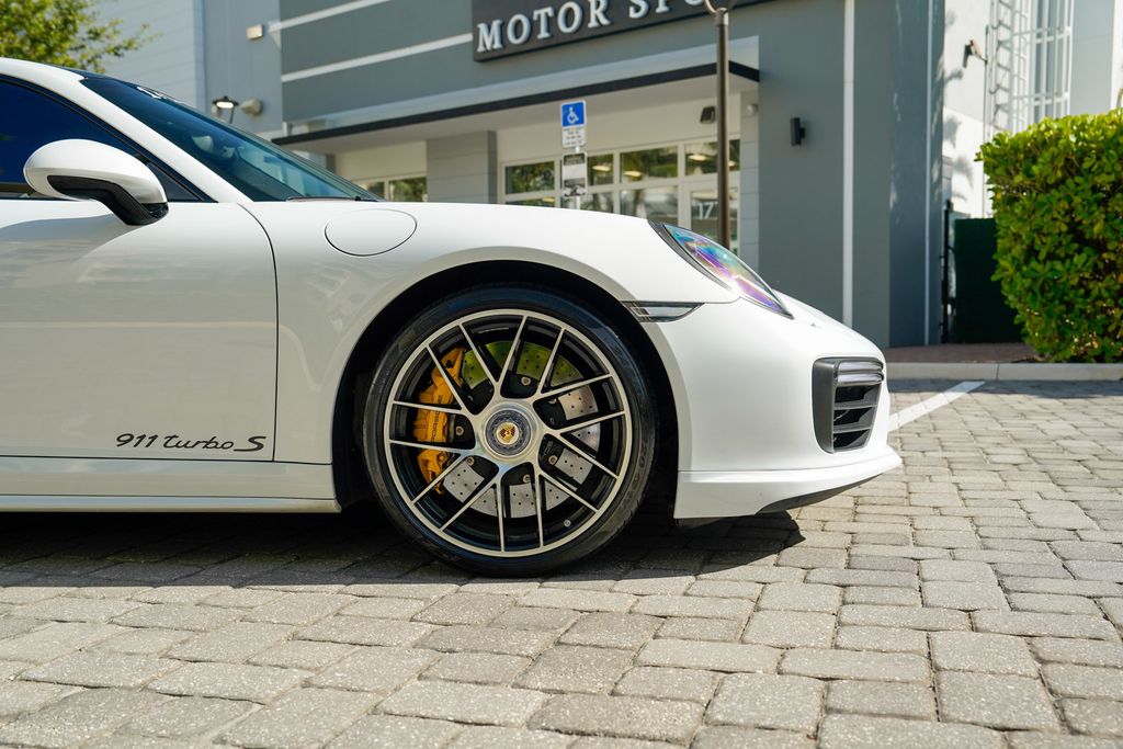 2017 Porsche 911 Turbo S Coupe - 23076160 - 33
