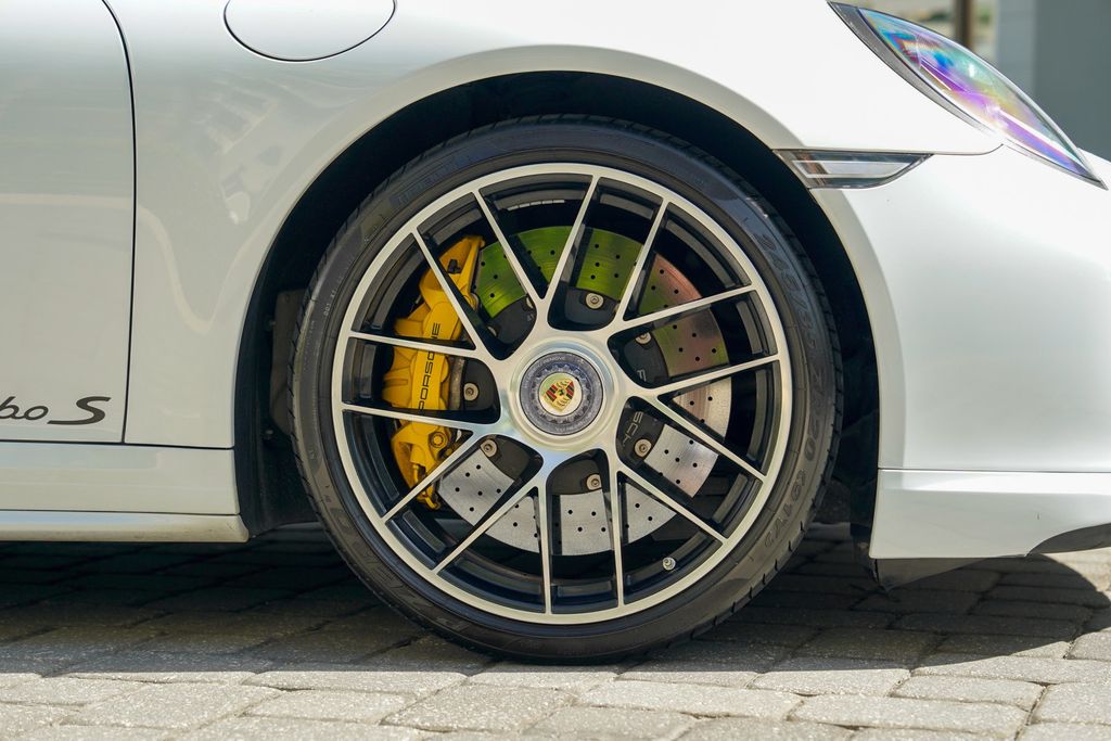2017 Porsche 911 Turbo S Coupe - 23076160 - 35