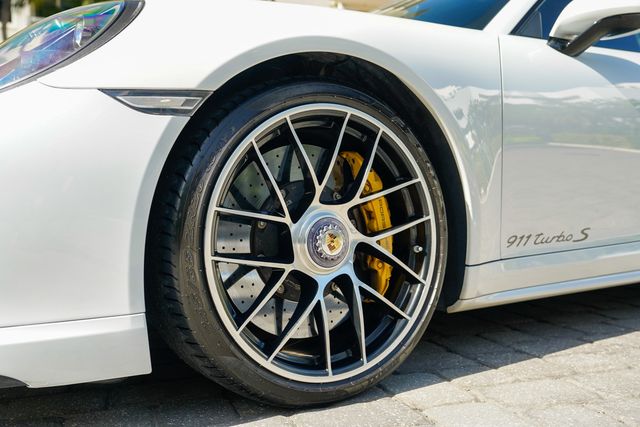 2017 Porsche 911 Turbo S Coupe - 23076160 - 40