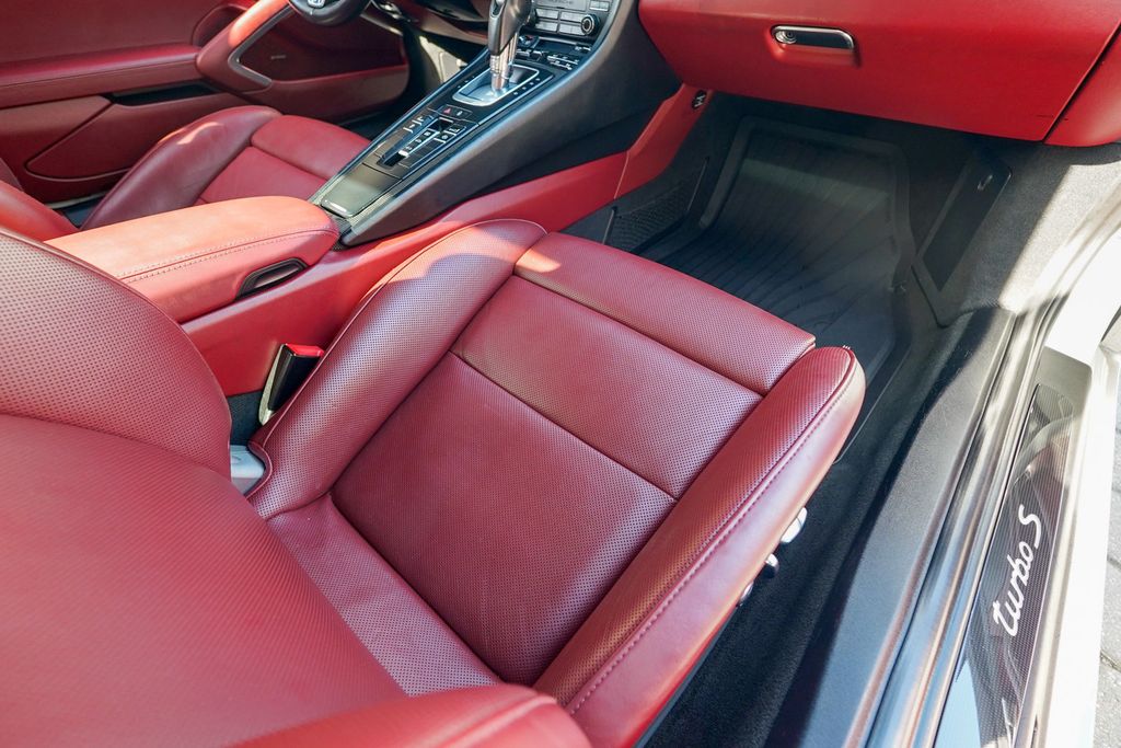 2017 Porsche 911 Turbo S Coupe - 23076160 - 82